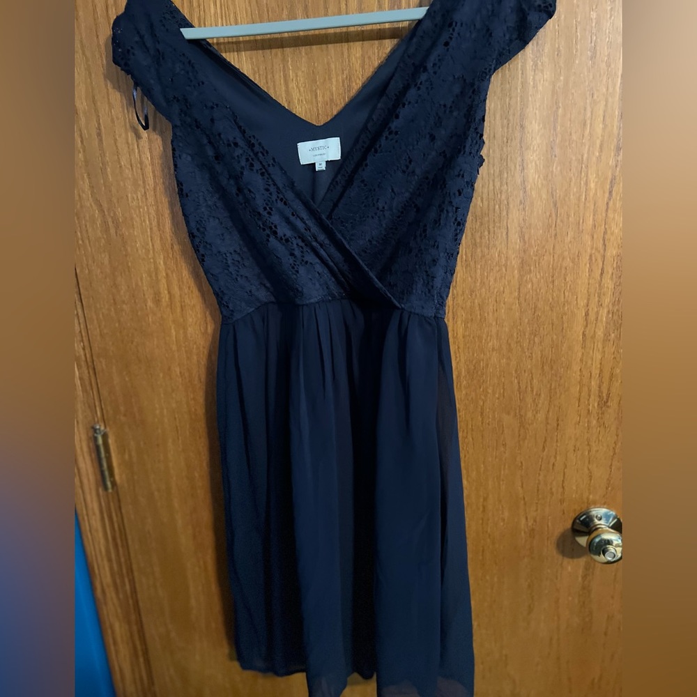 MYSTIC Los Angeles Knee Length Dress Medium Lace V Neck Flowy Navy Blue